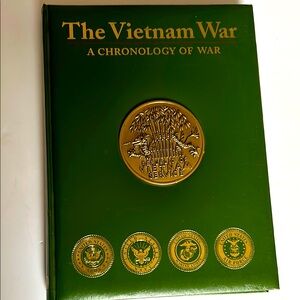 THE VIETNAM WAR: A CHRONOLOGY OF WAR Jim Webb Illustrated ~ Leather
Bound